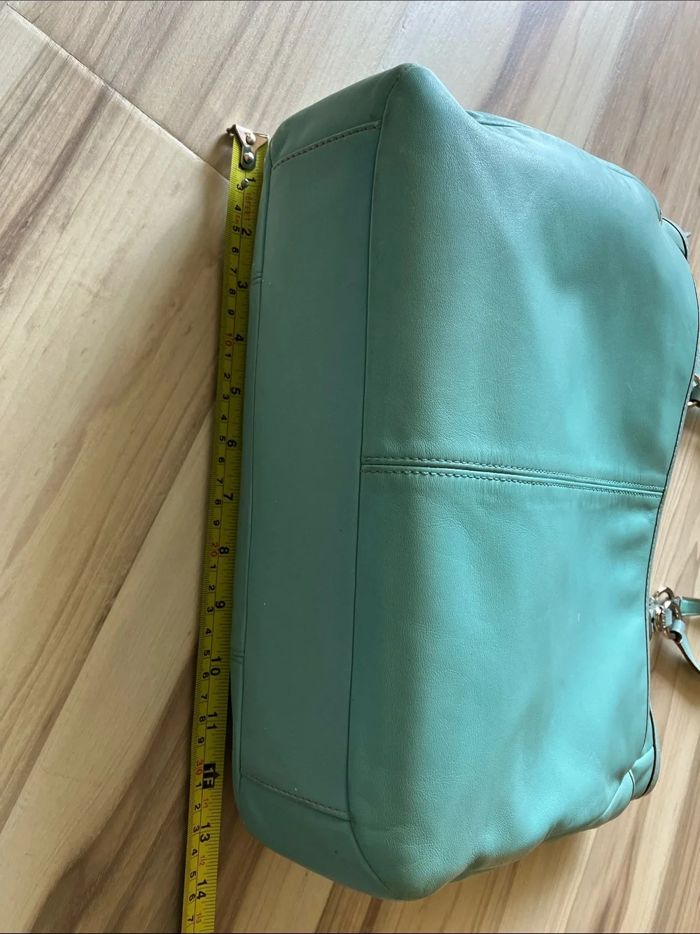 COACH GALLERY NORTH SOUTH TOTE EXCELLENT CONDITION